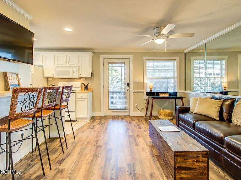 205 Florence Ave #4 — Photo 6