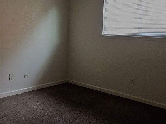 4th image of 1612 Christina Ave