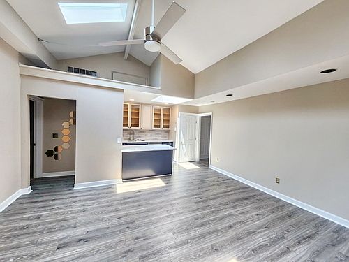 3rd image of 523 Liberty Hl APT 3