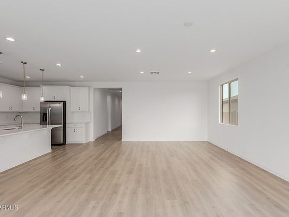 5th image of 19565 W CAMBRIDGE Avenue