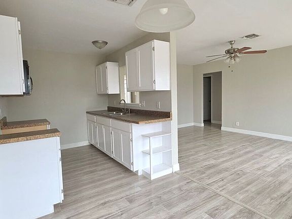 5th image of 8947 Seacliff St.