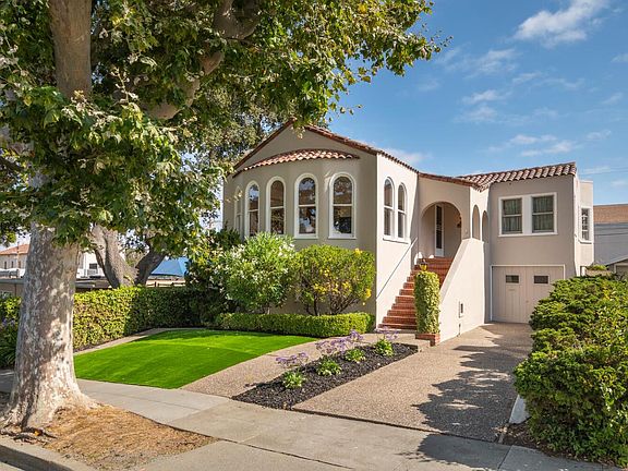 4th image of 1324 Cabrillo Ave