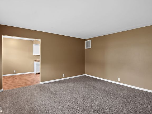 4th image of 2717 Sangster Ave