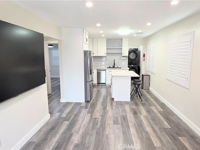 402 Findlay — Photo 2