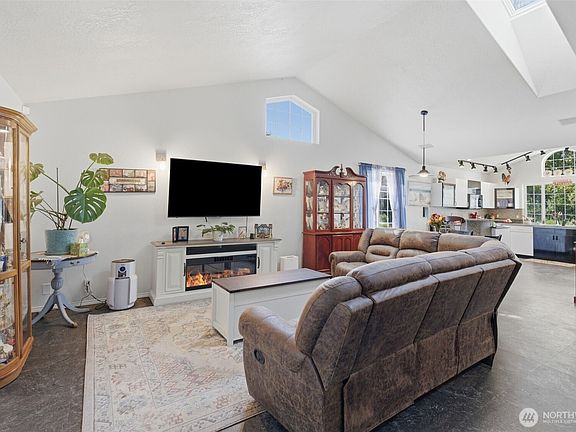 5th image of 3206 Olympia Way