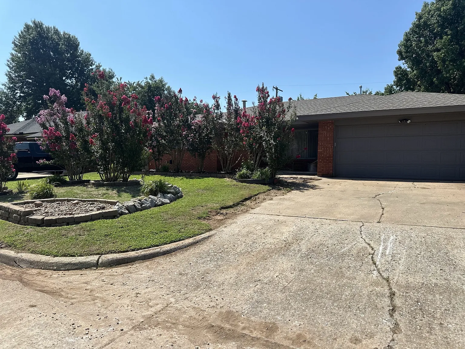 3 bed, 1.5 bath, 1327 sqft, $1,800 — Photo 2