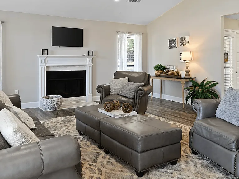 300 Riverside Pkwy — Photo 16