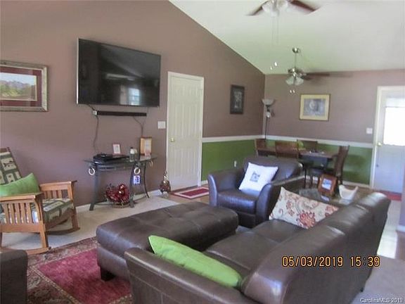 3rd image of 171 Parkland Dr