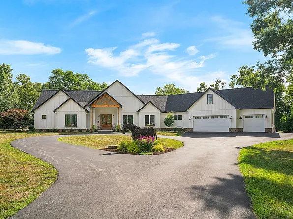 211 Cardinal Ave, Versailles, KY 40383