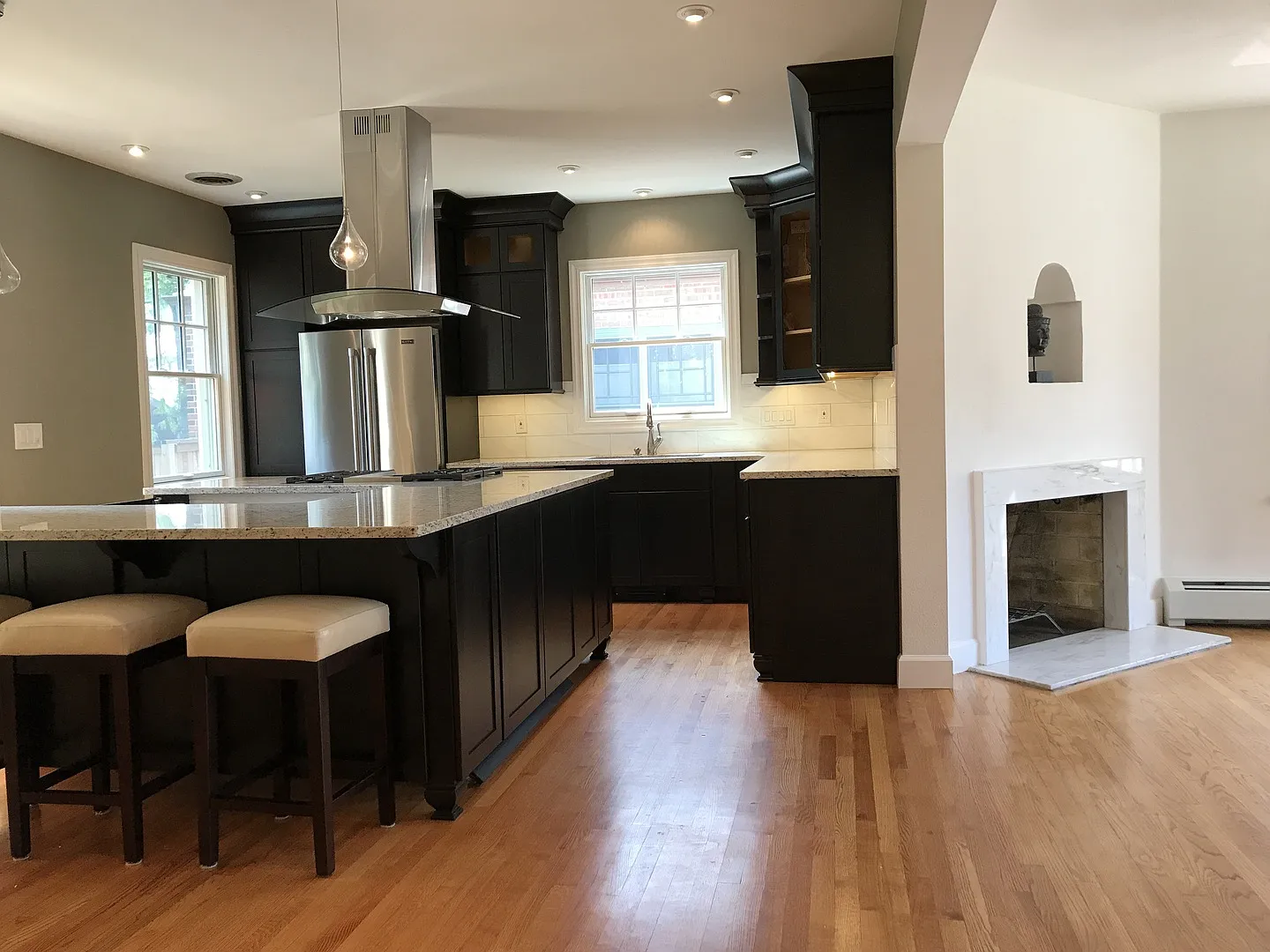 Two bed one bath in prime Park Hill location. — Photo 2
