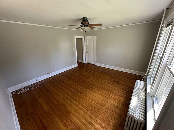 4th image of 40 Parkwood St #2