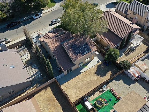 4th image of 45301 Pickford Ave