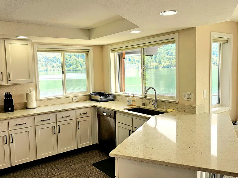 518 W Lake Samish Dr — Photo 12