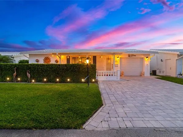 2107 SW 22nd St, Boynton Beach, FL 33426