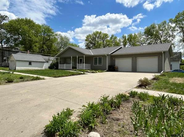 705 5th St, Crete, NE 68333