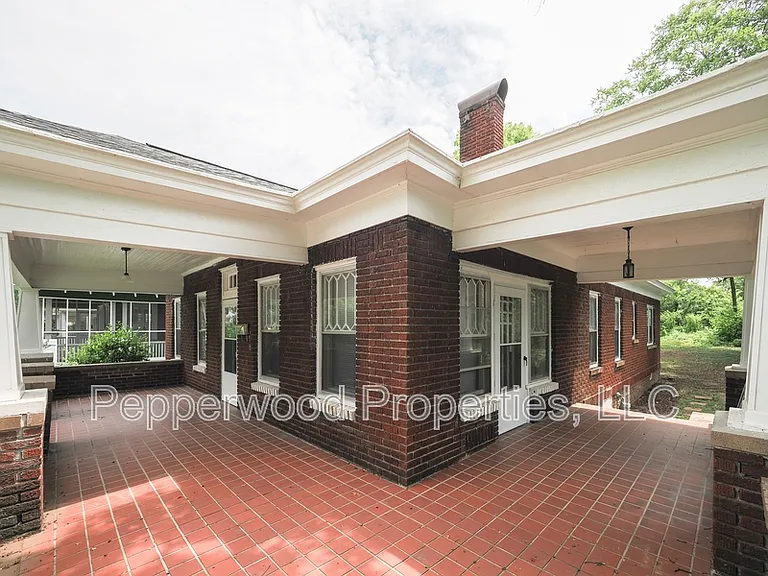 479 Peronneau St — Photo 12