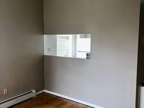 3rd image of 6120 Woodside Ave APT 1F