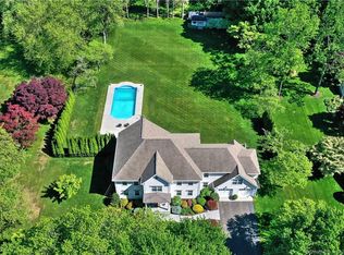 35 Gilbert Dr, Trumbull, CT 06611