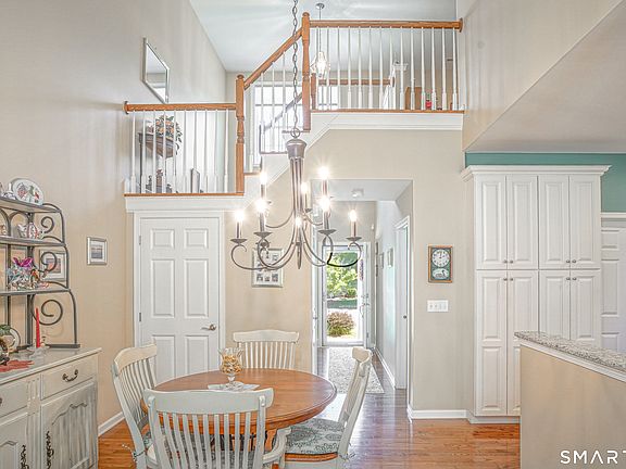 4th image of 6 Lilac Lane #6
