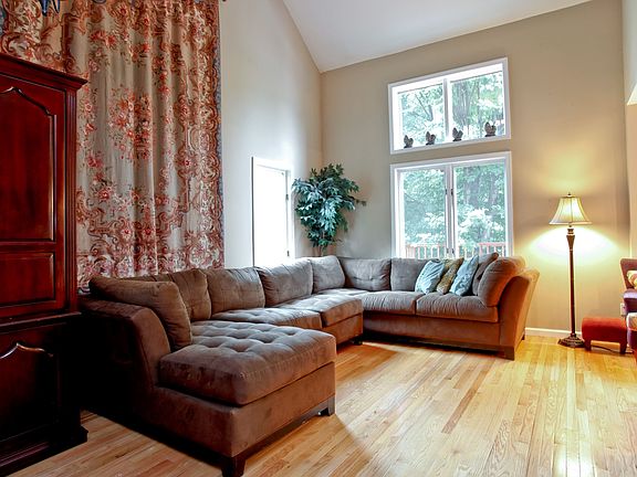 5th image of 57 Mulberry Ln