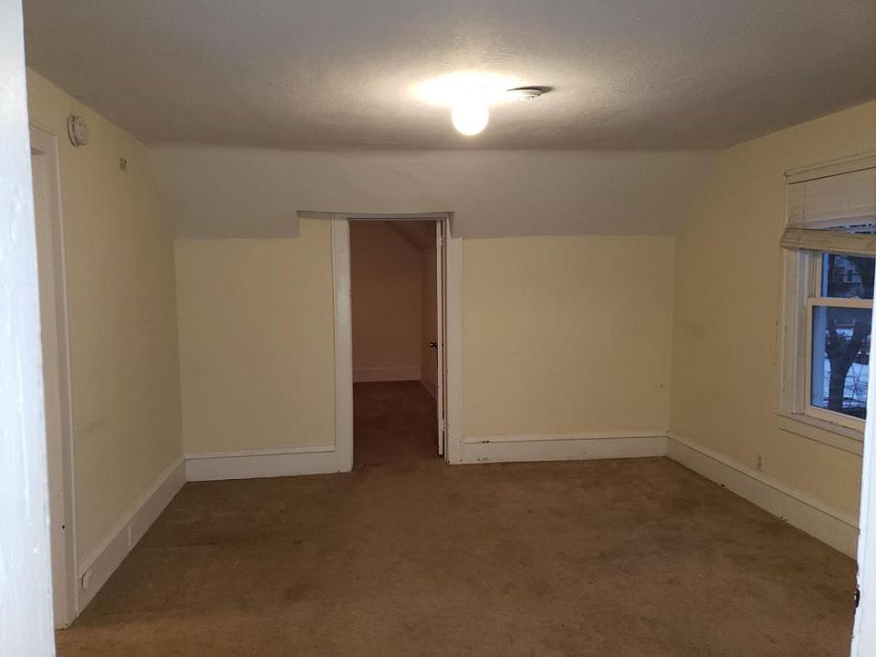 2nd image of 225 23rd Ave NE #2