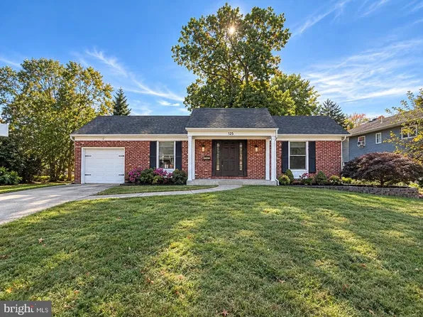 10 Bull Run Rd, Laurel Springs, NJ 08021