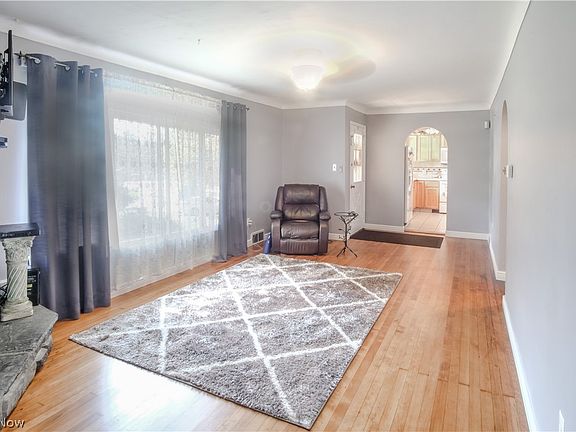 4th image of 19198 Temple Dr