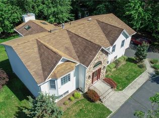 17 Flower Ln, Valley Cottage, NY 10989