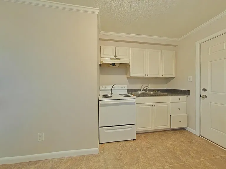 3401 Martin Ave — Photo 6