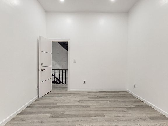 5th image of 236 Hull St Floor 1