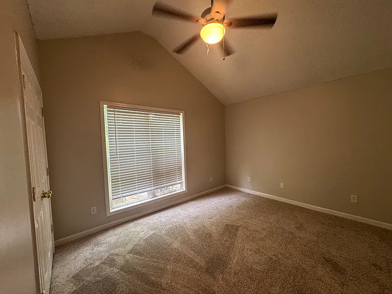 3634 Fairview Dr — Photo 9