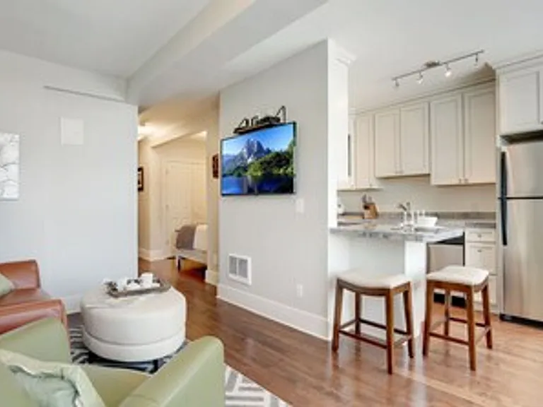 Townhouse Apartments — Photo 6
