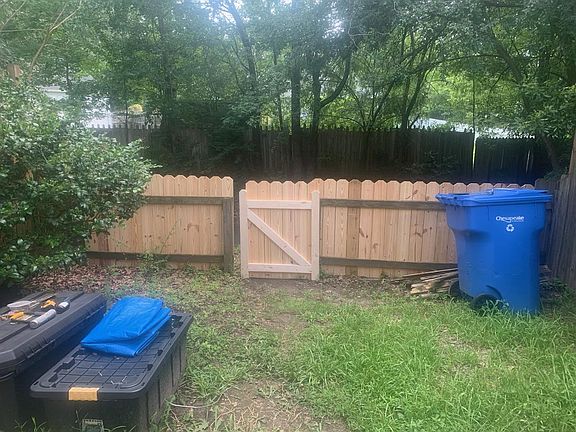 4th image of 850 S Lake Cir
