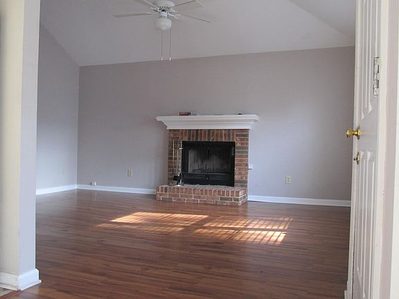 5th image of 4017 Hickory St