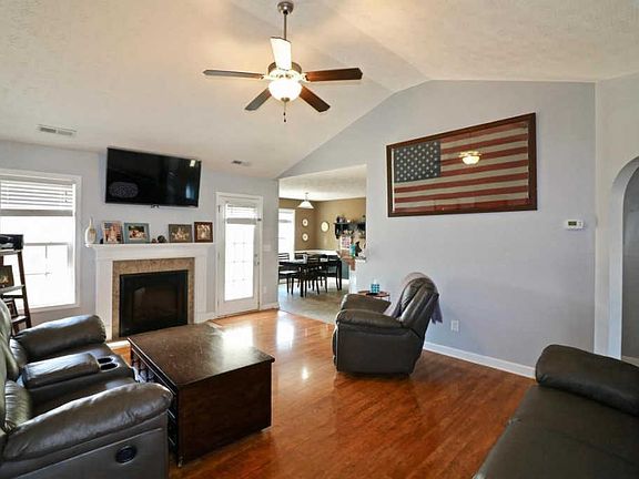3rd image of 1109 Cottage Oaks Ct