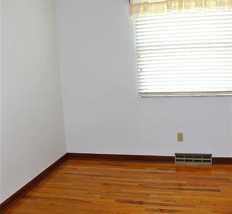 2nd image of 70 Lakeview Dr
