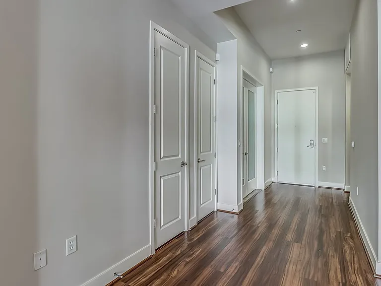 Axis 2300 Apartments — Photo 26