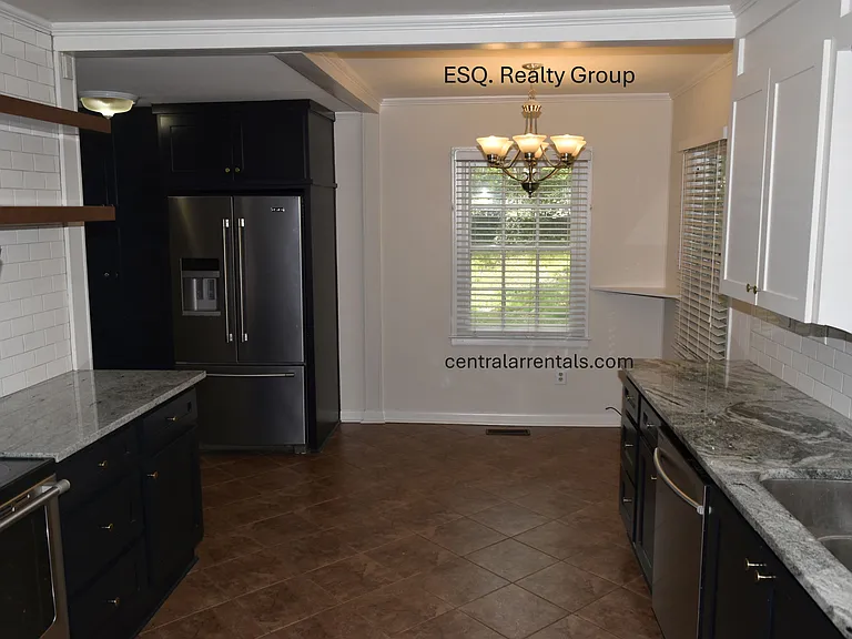 1120 N Taylor St — Photo 2