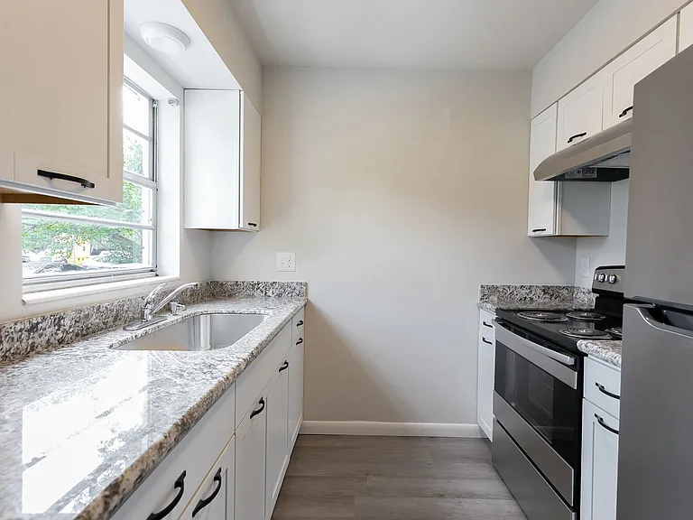 Oak Terrace — Photo 15