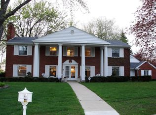665 Woodridge Dr, Mendota Heights, MN 55118