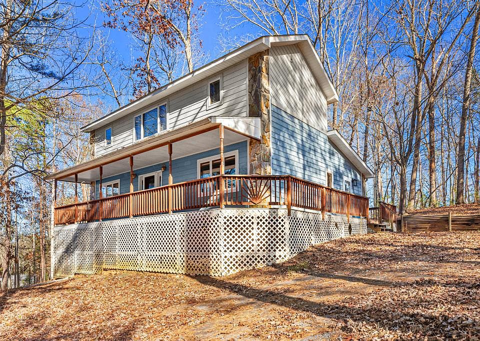 1st image of 233 Chestnut Dr