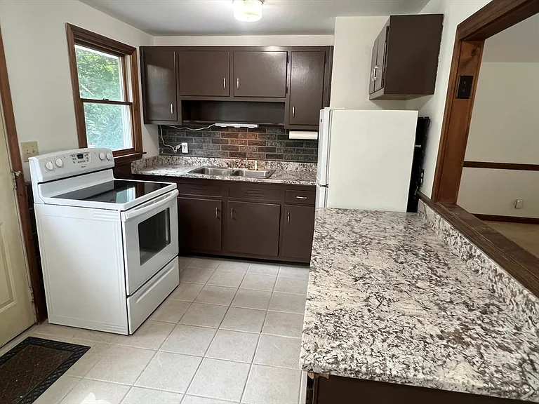 12 Saran Ave #12 — Photo 2