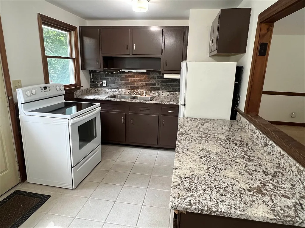 Building Photo - 12 Saran Ave #12