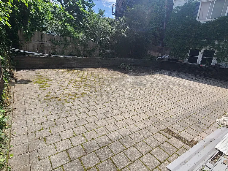 308 King St — Photo 1