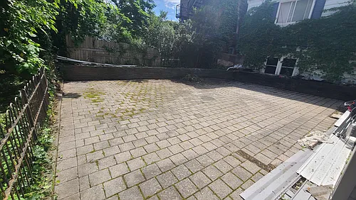 308 King St Photo 1