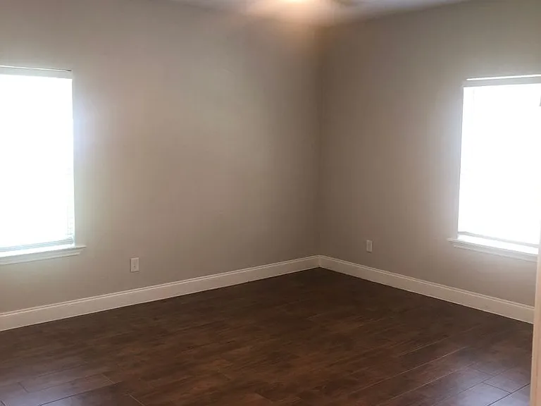 1012 E Oak St — Photo 10