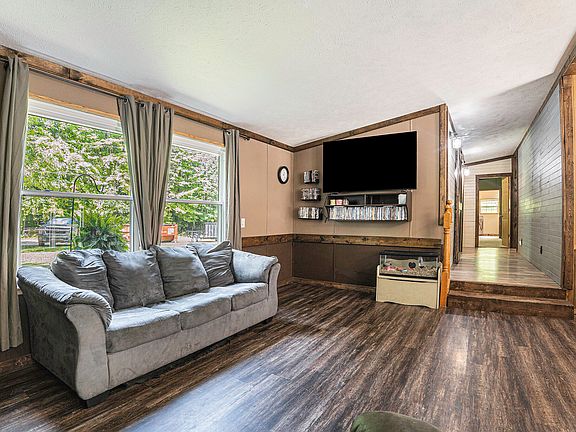 3rd image of 17300 Stal View Ct NE