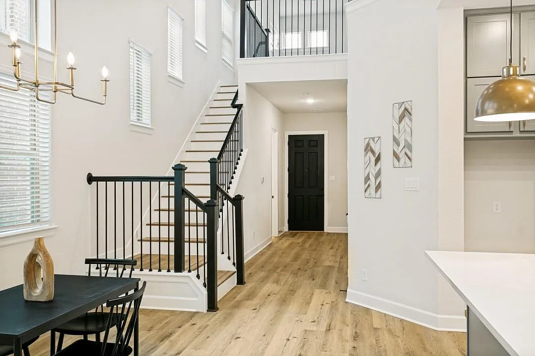 4 bed, 3.5 bath, 3163 sqft, $3,599 — Photo 2