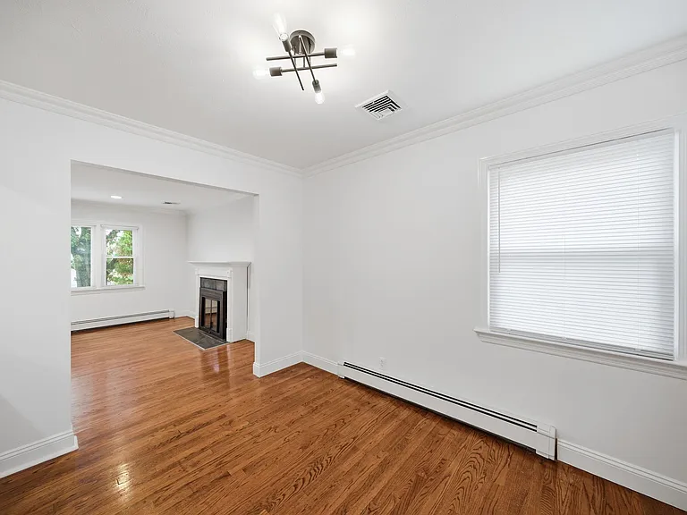 10 Lloyd Ave — Photo 14