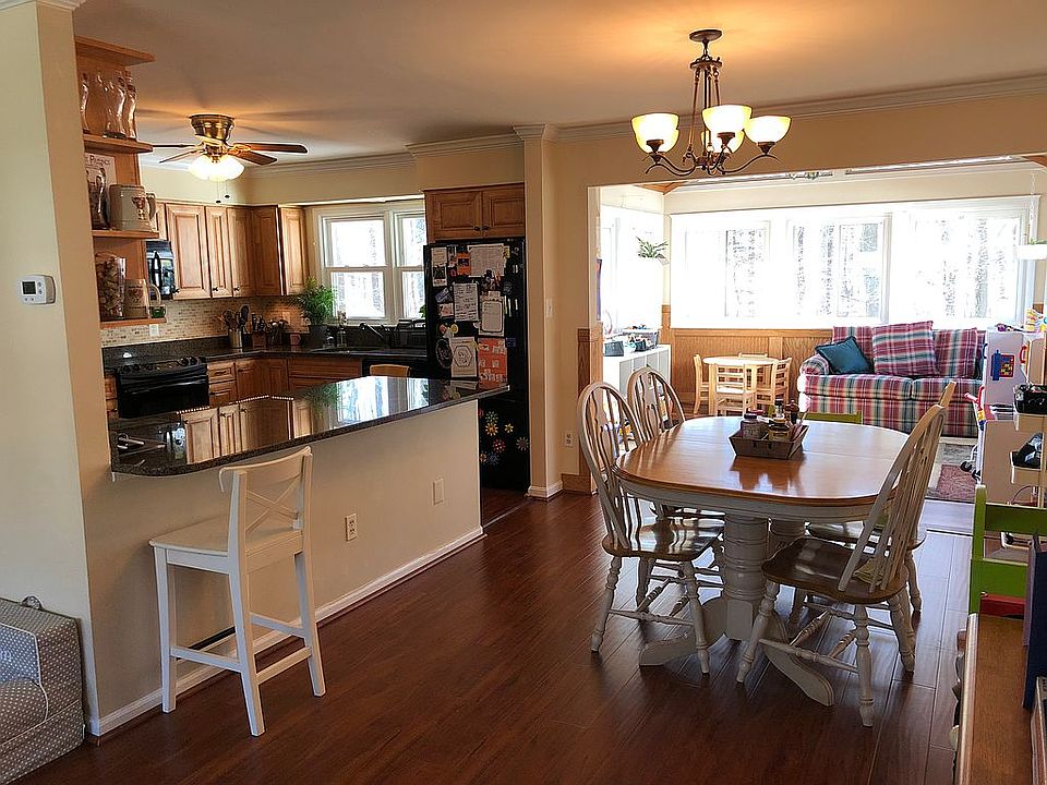 Kitchen, dining, sunroom